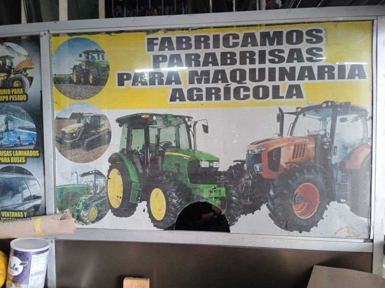 Fabricamos parabrisas para maquinaria agrícola: tractores y equipo pesado